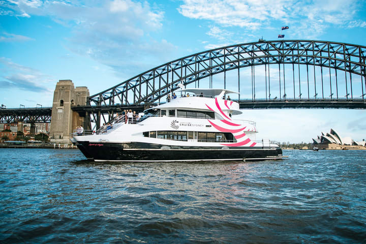 Lunch Cruise di Sydney Harbour dengan Welcome Drink