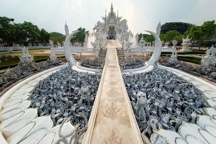 Chiang Rai White Black Blue Temple Full Day Tour dari Chiang Mai