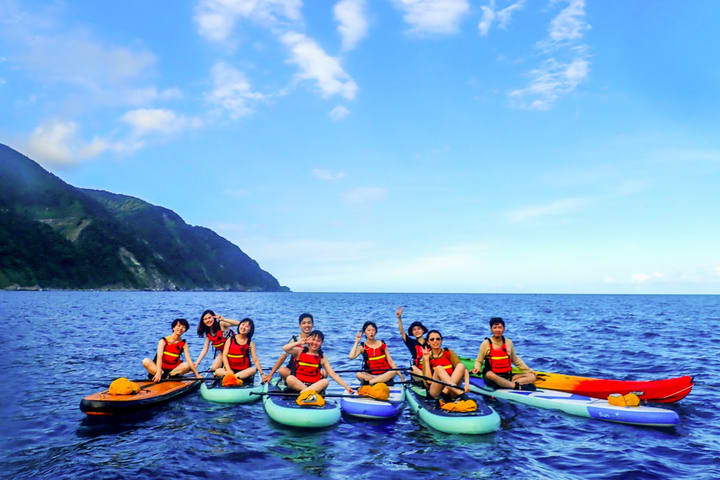 Yilan: Dongao Bay SUP Stand-Up Paddleboarding Experience