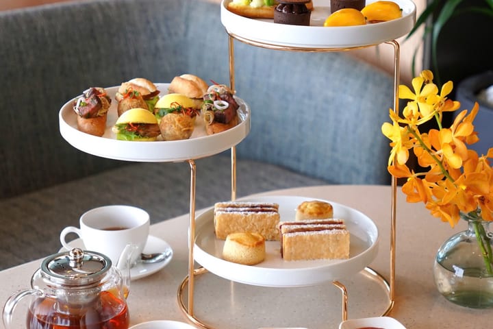 Afternoon Tea di Novotel Danang Premier Han River
