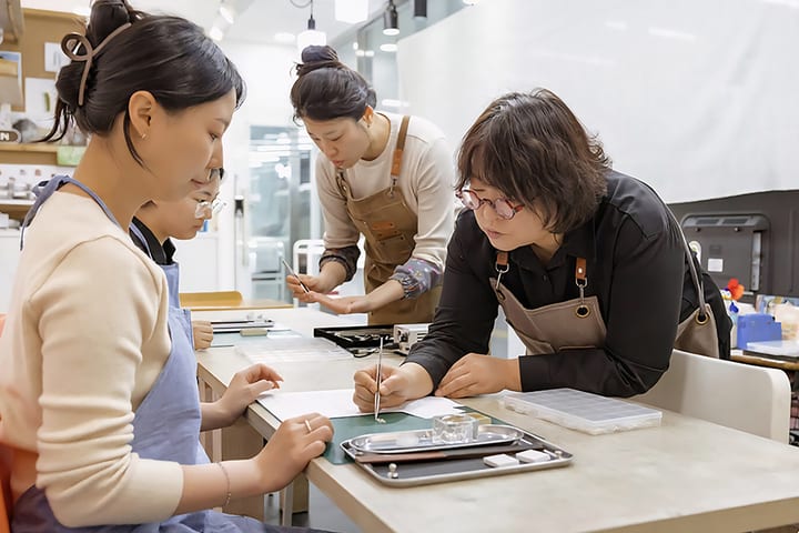 Workshop Pembuatan Perhiasan Perak Alfabet Korea di Seoul