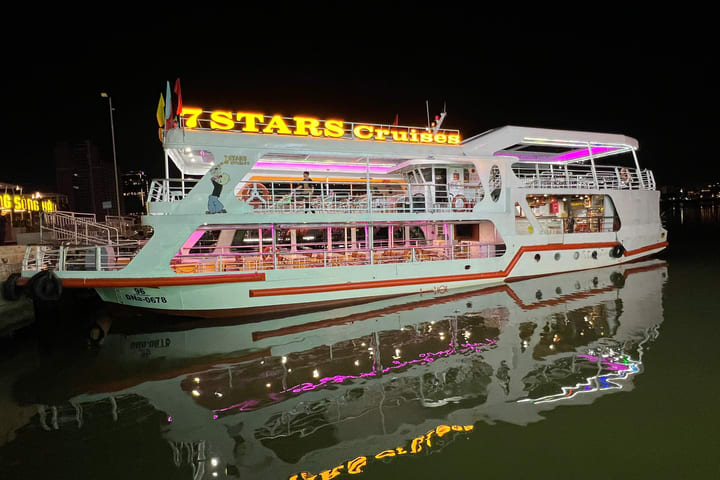 Explore Han River by Night oleh 7STARS Cruise Da Nang