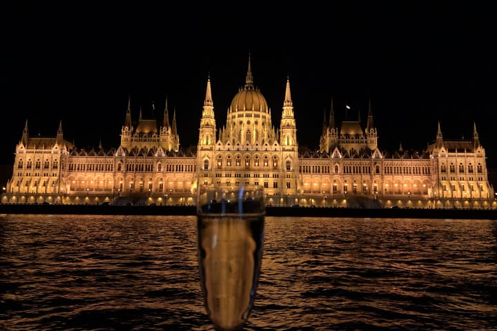Budapest Evening Cruise dengan Minuman & Panduan Audio