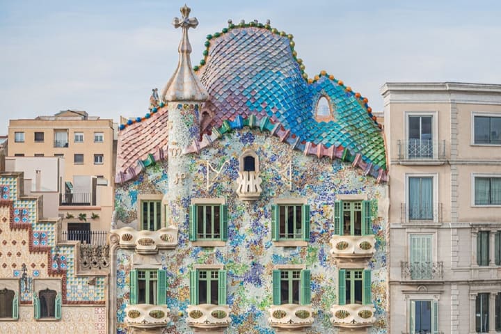 Casa Batllo Tour dengan Opsi Tiket Masuk White Rabbit Museum