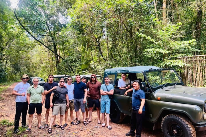 Full Day Phu Quoc Island Tour dengan Army Jeep