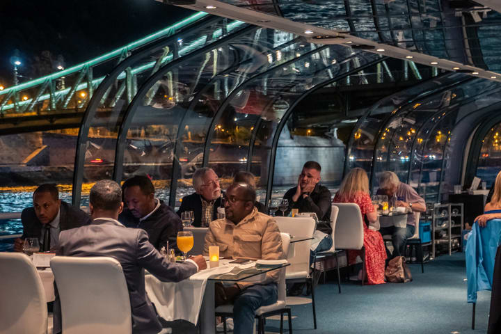 Budapest Candlelit Dinner Cruise dengan Live Music