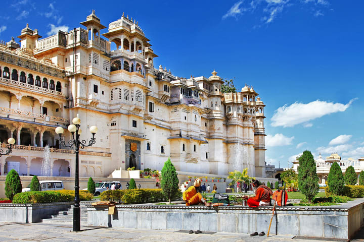 Udaipur Private City Palace & Temple Tour with Transfers