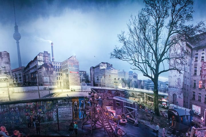 Asisi Panorama: Die Mauer (The Wall) dengan Tiket Antrean Khusus