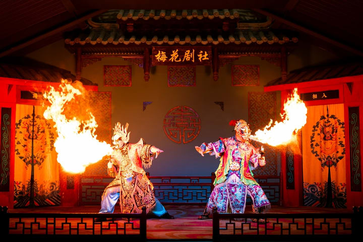Chengdu Taikoo Li Store Plum Blossom Theatre* Pertunjukan Seni Opera Sichuan Warisan Budaya Takbenda dengan Perubahan Wajah