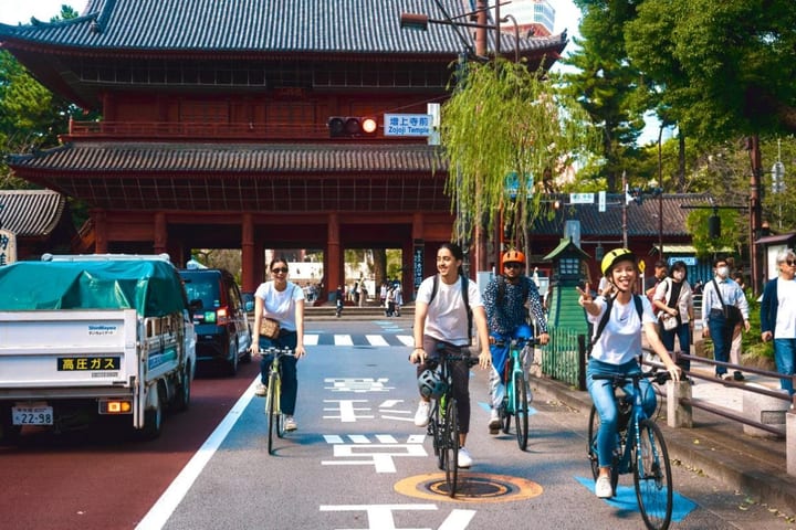 Tokyo 3-Hour Bike/E-bike Tour of the Central City Areas
