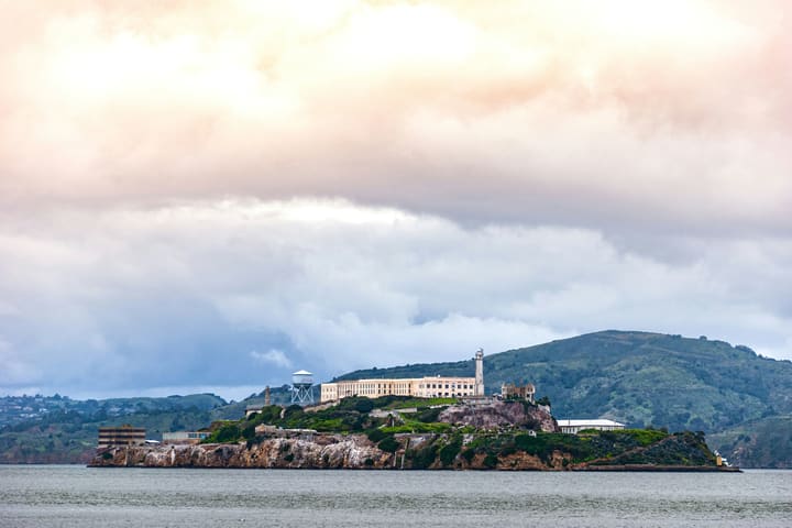 San Francisco Alcatraz App Guided Tour with Cruise and Jail House