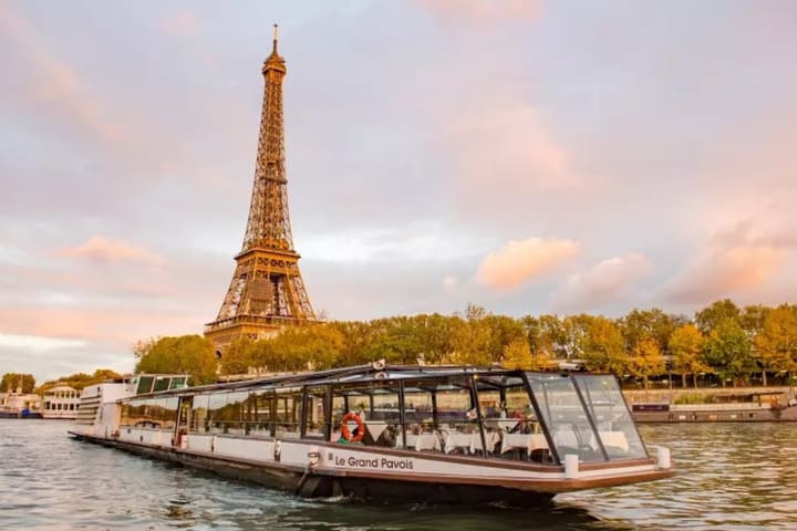 Seine River Cruise with Parisian Lunch or Dinner