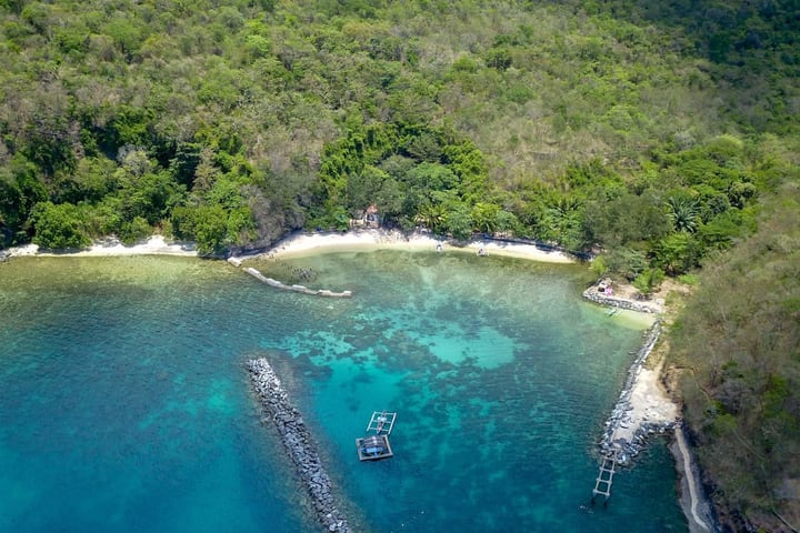 Island Hopping di Caynipa Cove di Cavite