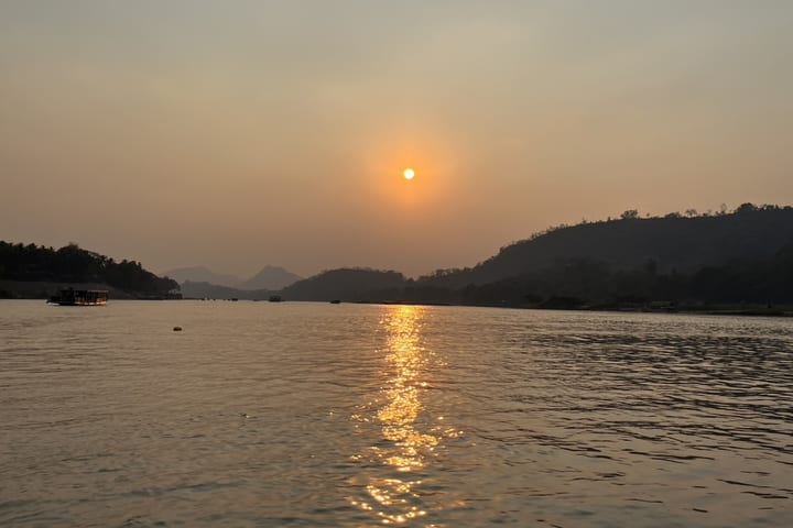 Sunset cruise on Luang Prabang river