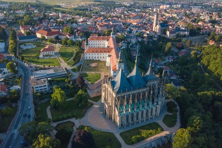 Dari Prague: Kutna Hora dengan Katedral St. Barbara dan Gereja Tulang