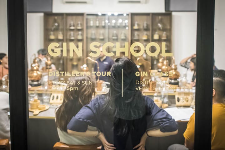 Brass Lion Distillery Gin School di Singapura