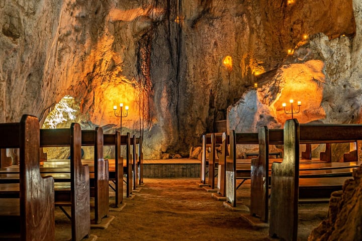 Cathedral Cave Tour di Capricorn