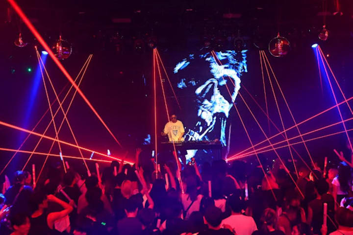PICCADILLY PREMIUM 现场秀及夜总会门票