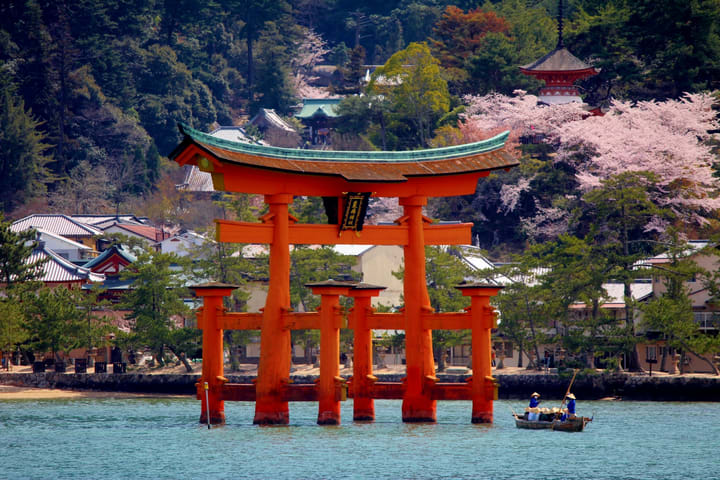 Hiroshima: Sewa Mobil Pribadi 9 Jam - Tur Sehari ke Taman Perdamaian & Miyajima & Jembatan Kintai Iwakuni (Keberangkatan dari Kota Hiroshima)