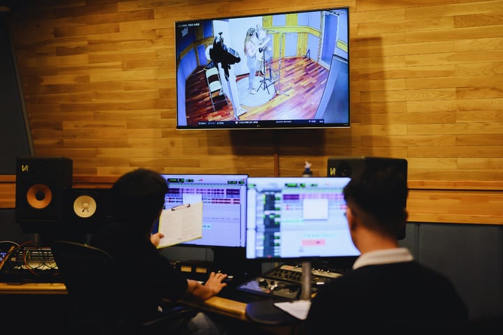纽约时报推荐：首尔 K-Pop 录音体验（自2015年起）
