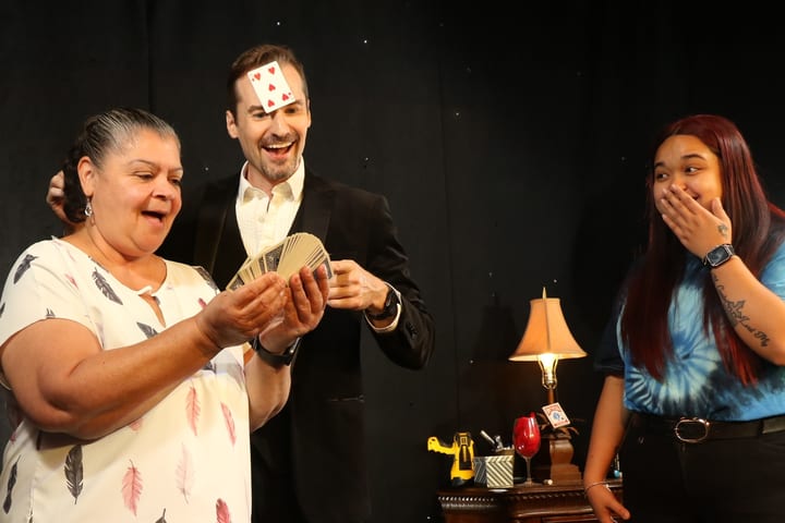 Tiket Outta Control Magic Comedy Dinner Show di Orlando