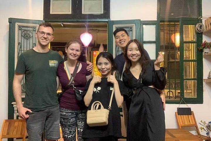 Hanoi Michelin Selected Street Food Walking Tour dengan Train Street