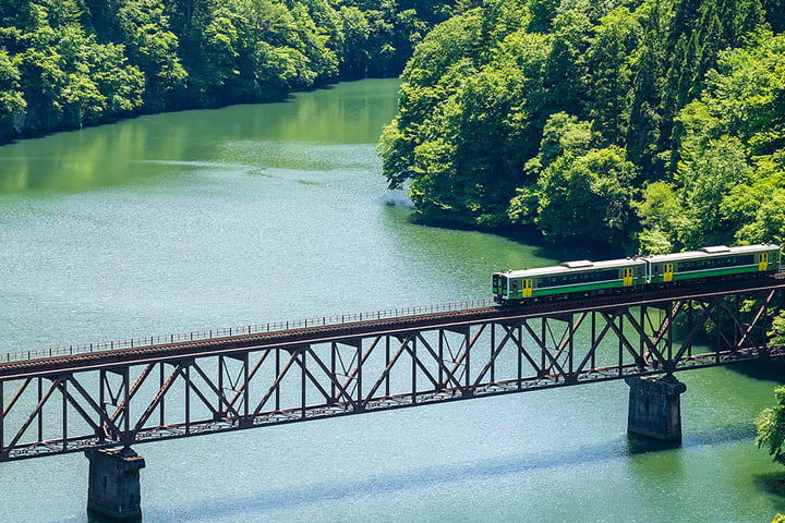 Tur Sehari Fukushima Aizuwakamatsu Kastil Tsuruga & Kereta Api JR Tadami Line (Keberangkatan dari Sendai)