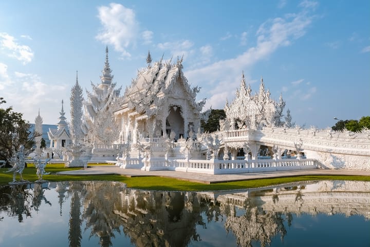 White Temple Blue Temple and Black House Tour dari Chiangmai