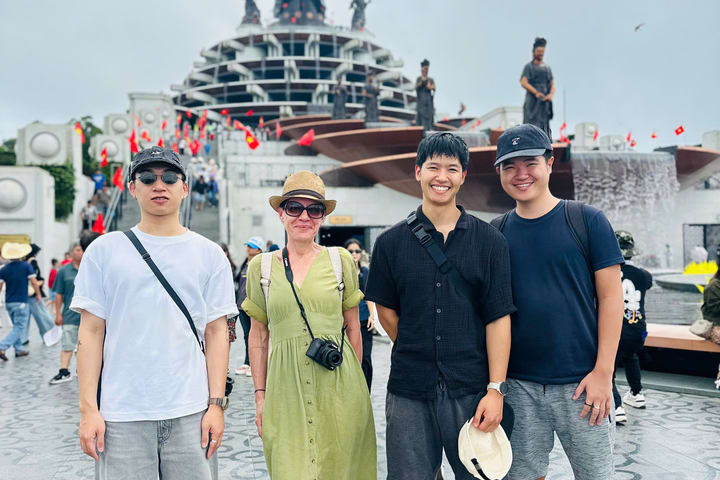 Cu Chi Tunnels, Cao Dai Temple & Ba Den Mountain Full Day dari HCMC