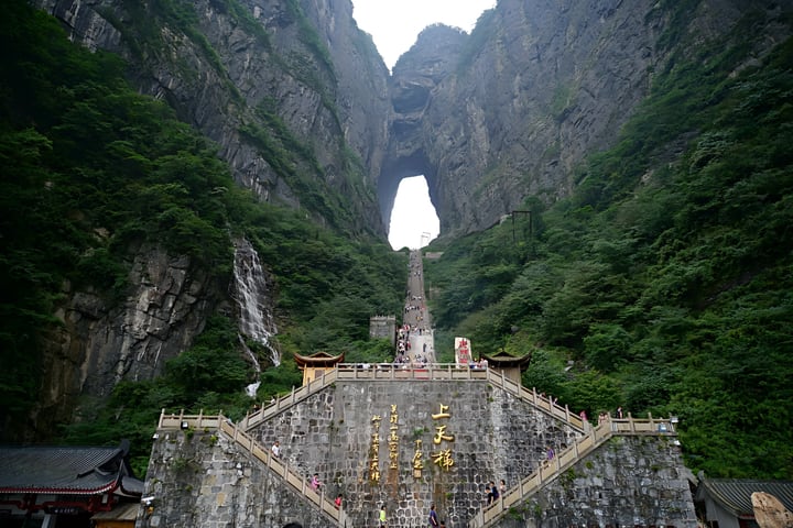 Tianmen Mountain, Kereta Gantung, dan Gallery Road di Zhangjiajie
