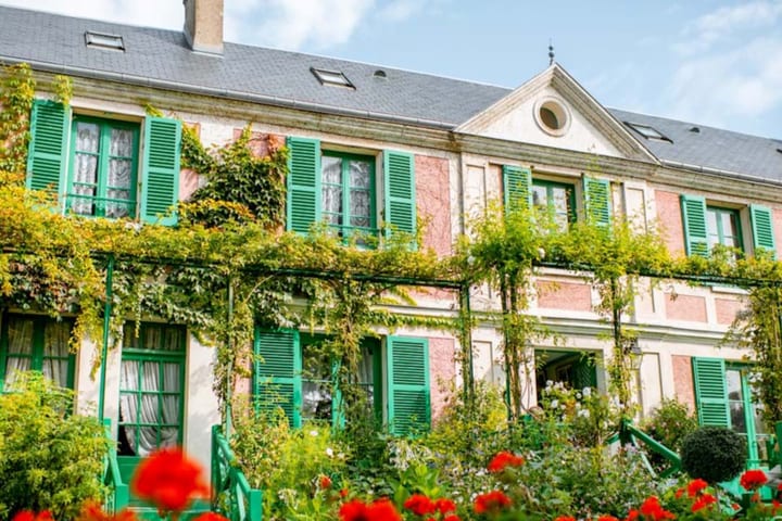 Versailles, Giverny & Monet's House Full-Day Guided Tour from Paris
