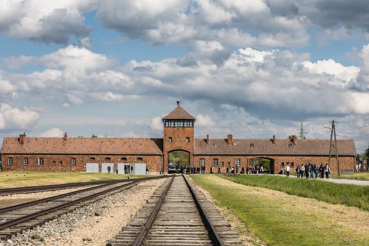 Auschwitz-Birkenau Day Tour dari Krakow dengan Transportasi Pulang Pergi