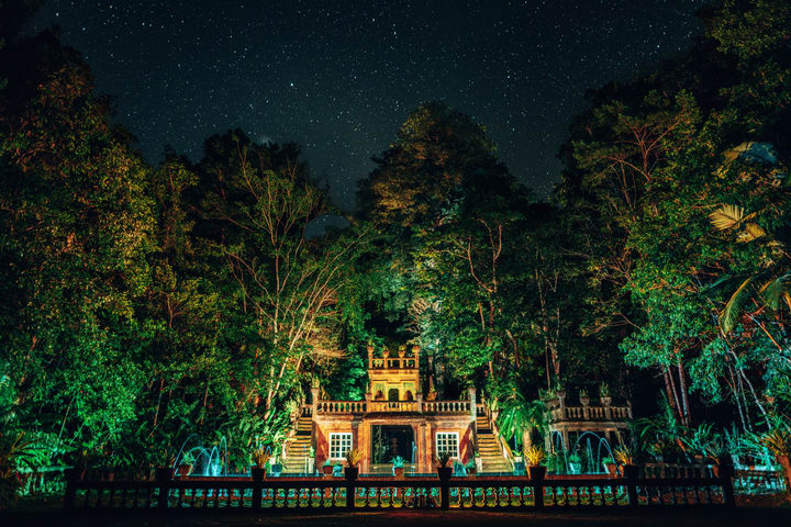 Cairns: Paronella Park Night Tour, Small Group