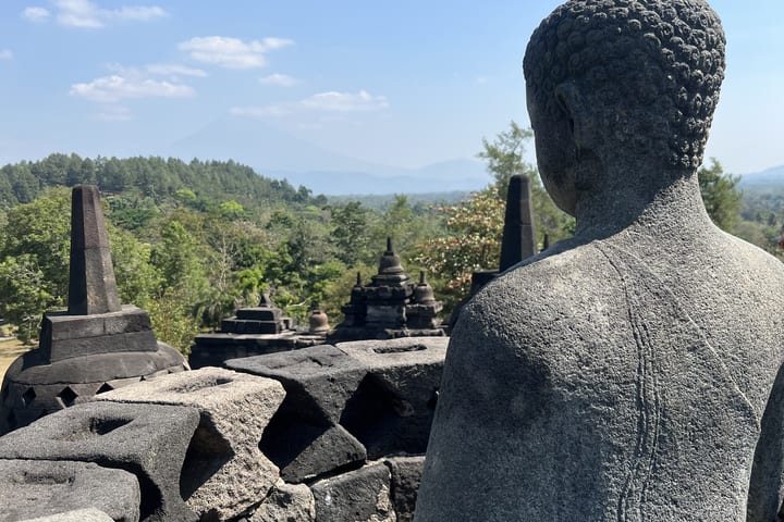 Borobudur Sunrise (Hill/Temple with Climb) Tour in Yogyakarta