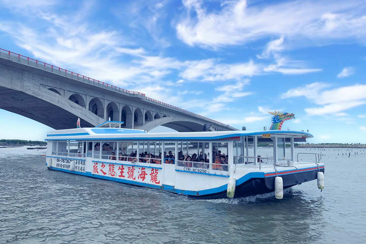 Tainan Long Hai Hao | Eco-Tour Boat & 1-Hour All-You-Can-Eat Grilled Oysters | Phone Reservation Required