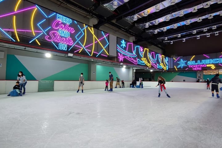Ice Skating Experience dengan Blue Ice Skating Rink di Kuala Lumpur