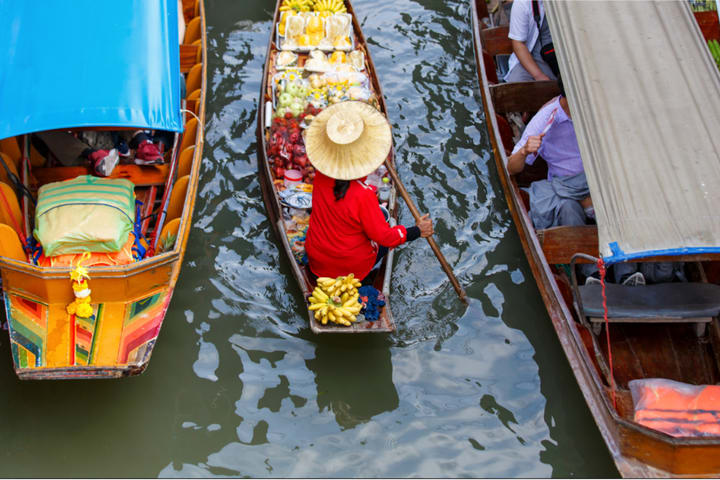 Tur Sehari Damnoen Saduak Floating Market & Maeklong Railway Market