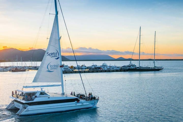 Cairns Dinner Cruise oleh Spirit of Cairns