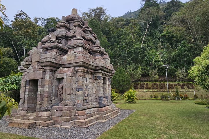 Trekking Candi Selogriyo & Air Terjun Kedung Kayang di Yogyakarta