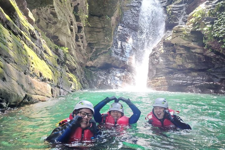 Hsinchu Jianshi Plum Blossom Creek River Tracing Experience