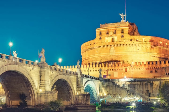 Tiber Sunset Cruise Experience with Aperitif in Rome