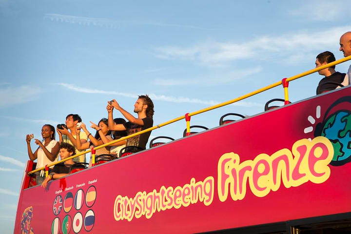 Bus hop-on hop-off Florence oleh City Sightseeing dengan transportasi dari La Spezia