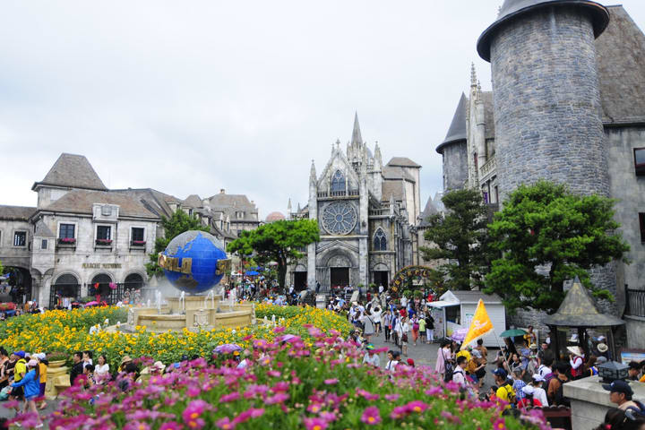 Ba Na Hills & Golden Bridge Custom Day Tour dari Da Nang