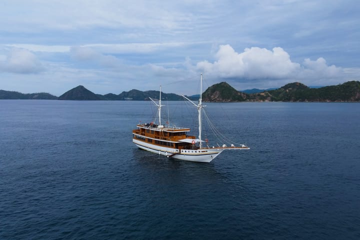 Labuan Bajo Multi-Day Phinisi Liveaboard Experience