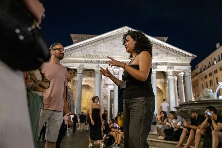 Tur Jalan Kaki Malam Kota Roma, Pantheon, dan Trevi Fountain
