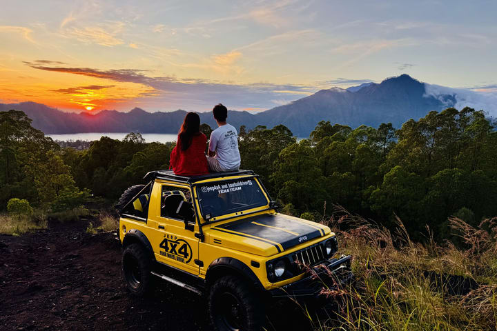 Mount Batur Sunrise Jeep Tour & Trekking with Optional Photographer di Gunung Batur