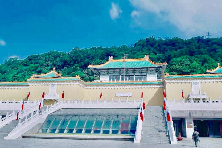 Tur Setengah Hari Museum Istana Nasional Taipei (termasuk pemandu wisata untuk grup 4-12 orang)
