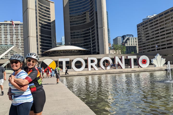 Heart of Downtown Half-Day Bike Tour di Toronto