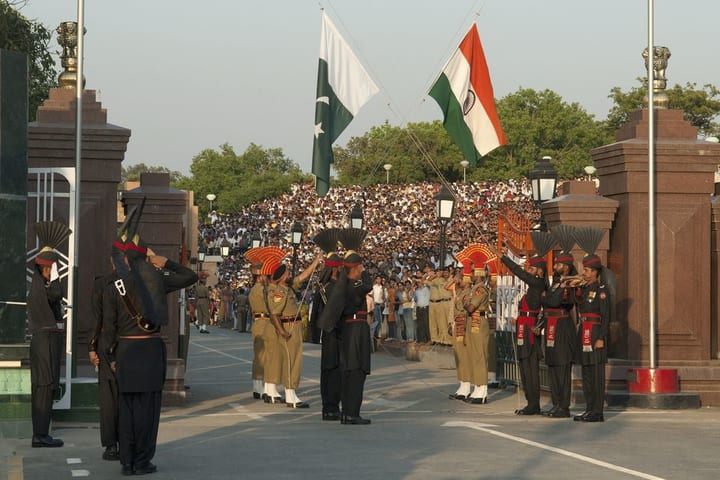 Wagah Beating Retreat Border Ceremony (dengan Makan Malam) di Amritsar