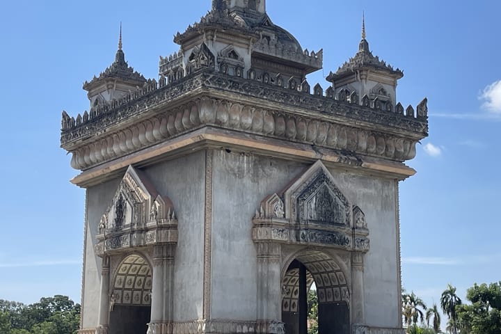 Vientiane Buddha Park & Patuxay Full-Day Tour